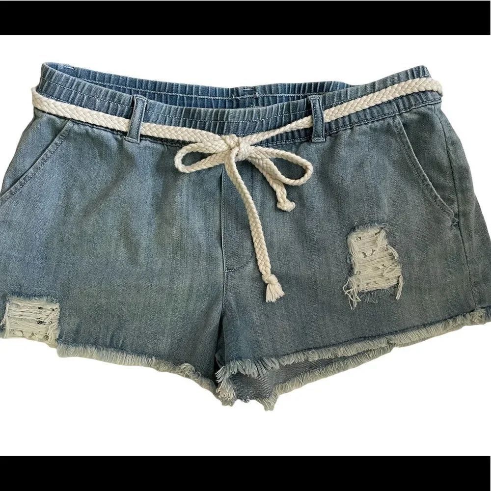 𝅺Aerie elastic waistband with braided belt distressed denim shorts, size M